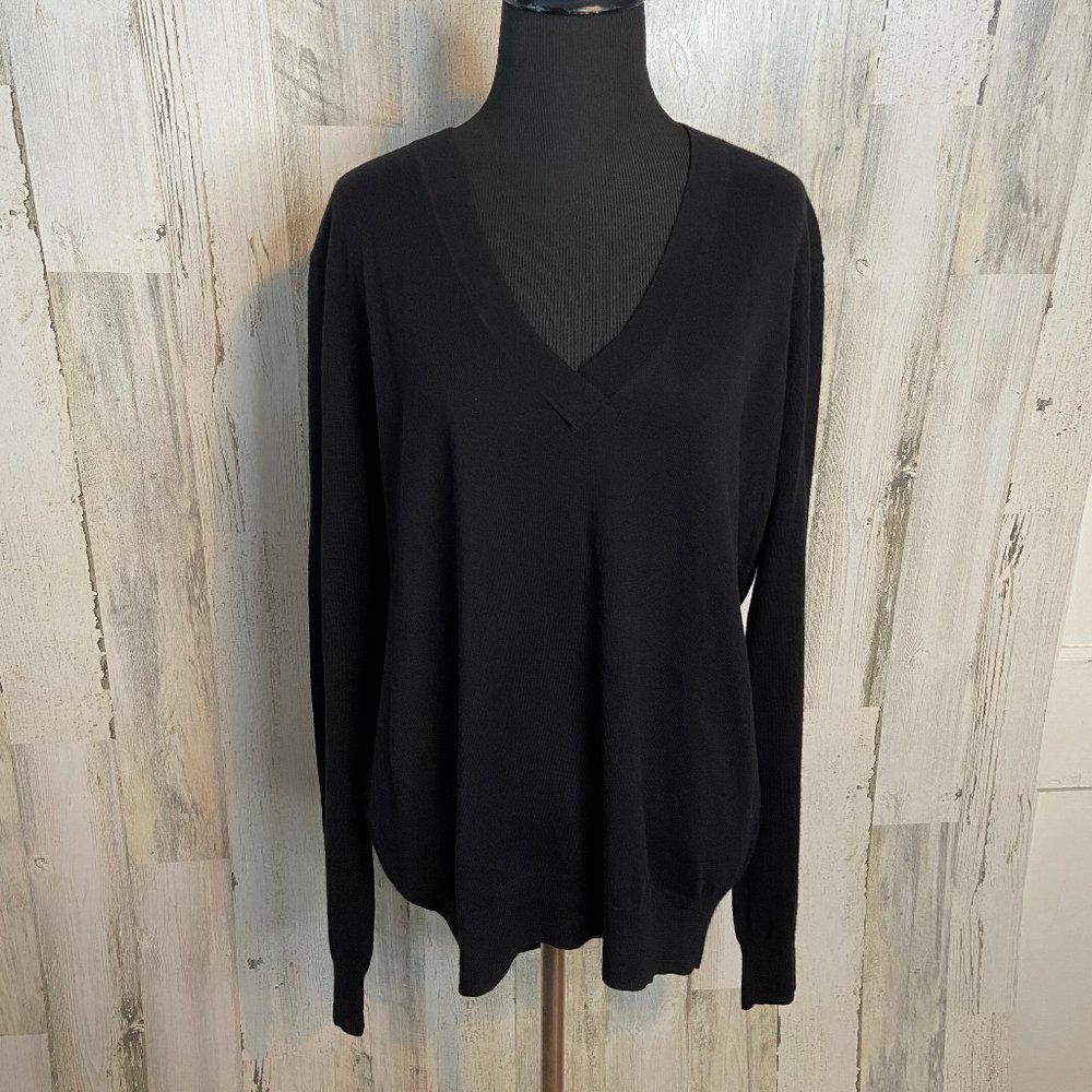 CLEARANCE! SOYER Women's Size Medium Silk & Cashmere V-neck Sweater Black